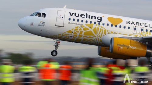 Dani-Guerra Vueling